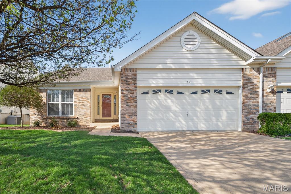 Villa for sale at 12 Shimmering Lake Court