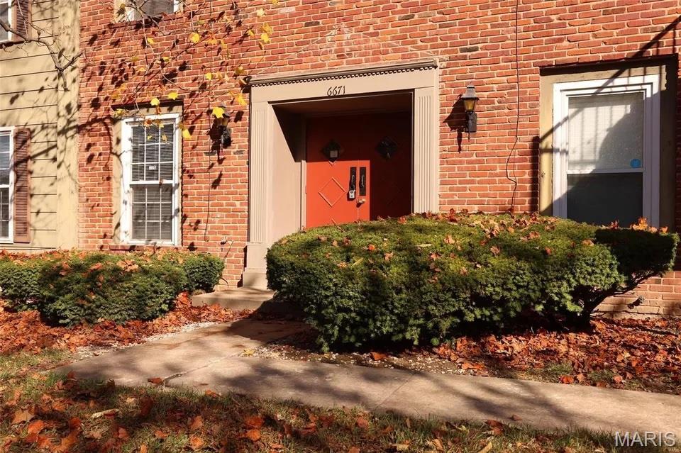 Pending fixer at 6671 Flowerfield Lane