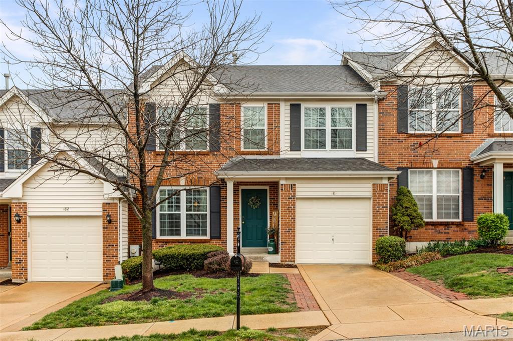Pending villa at 484 Summit Tree Court