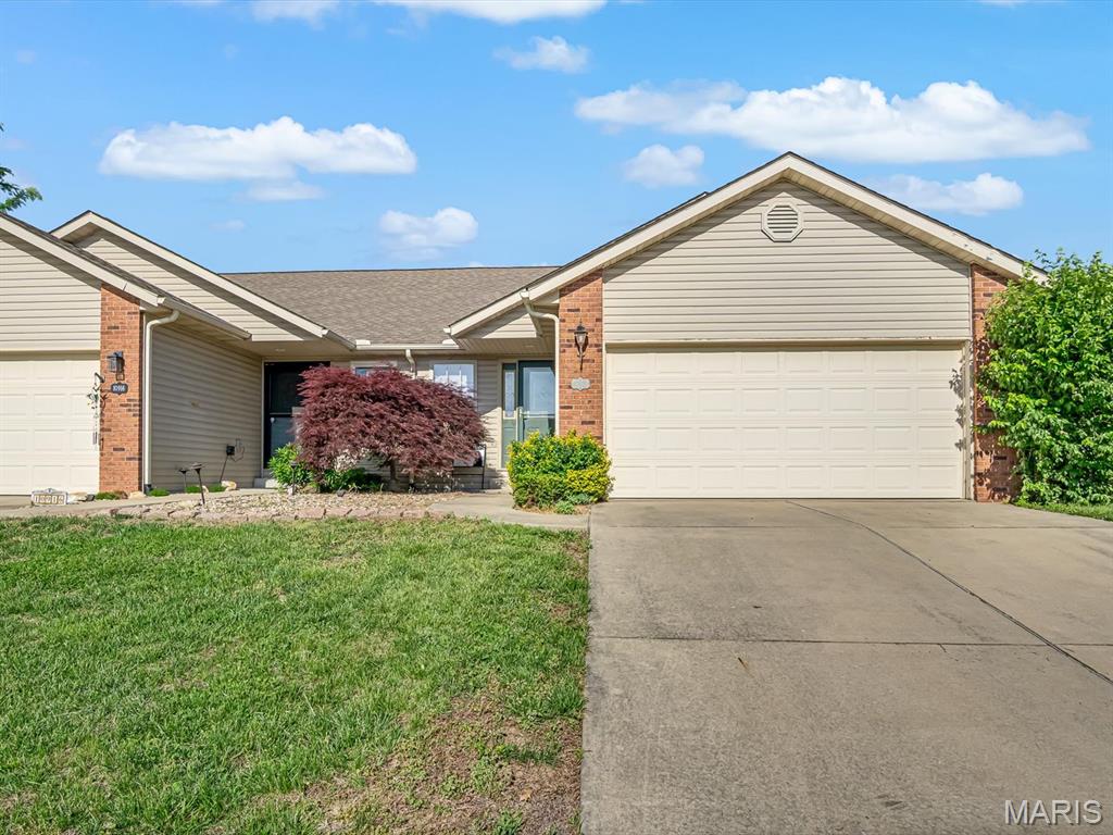 Pending villa at 10918 Kentfield Drive