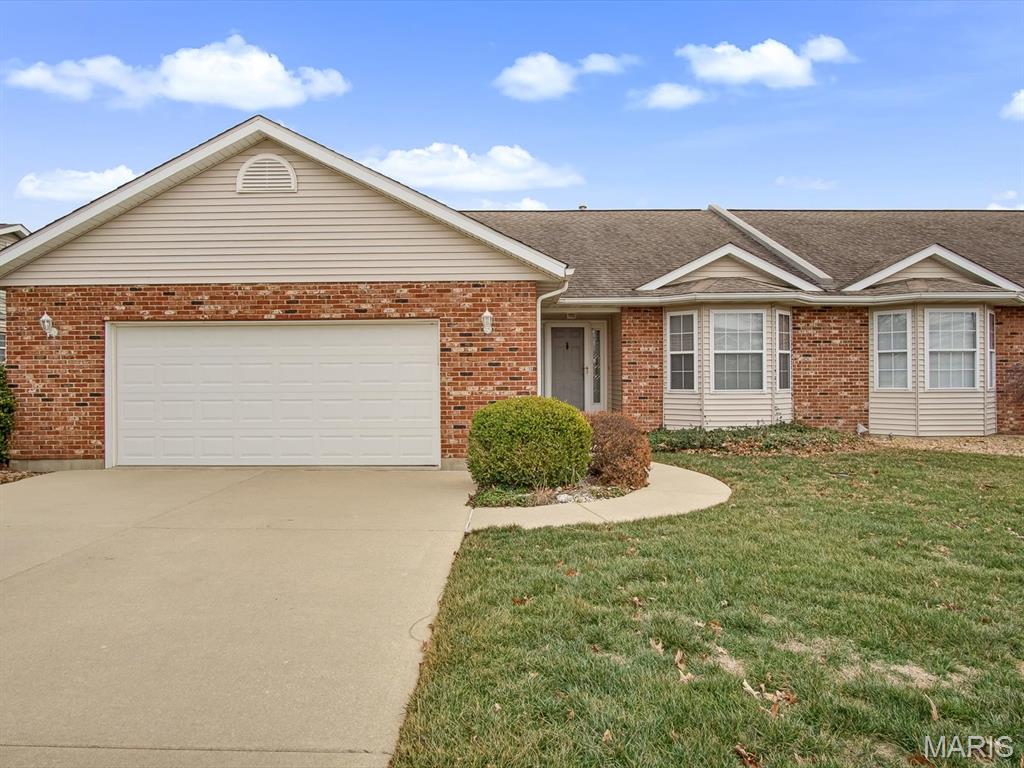 Pending villa at 630 Hamacher Street