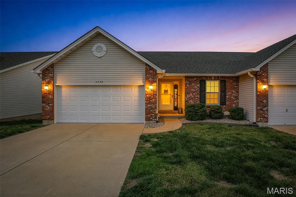 Pending villa at 1710 Lexington Place