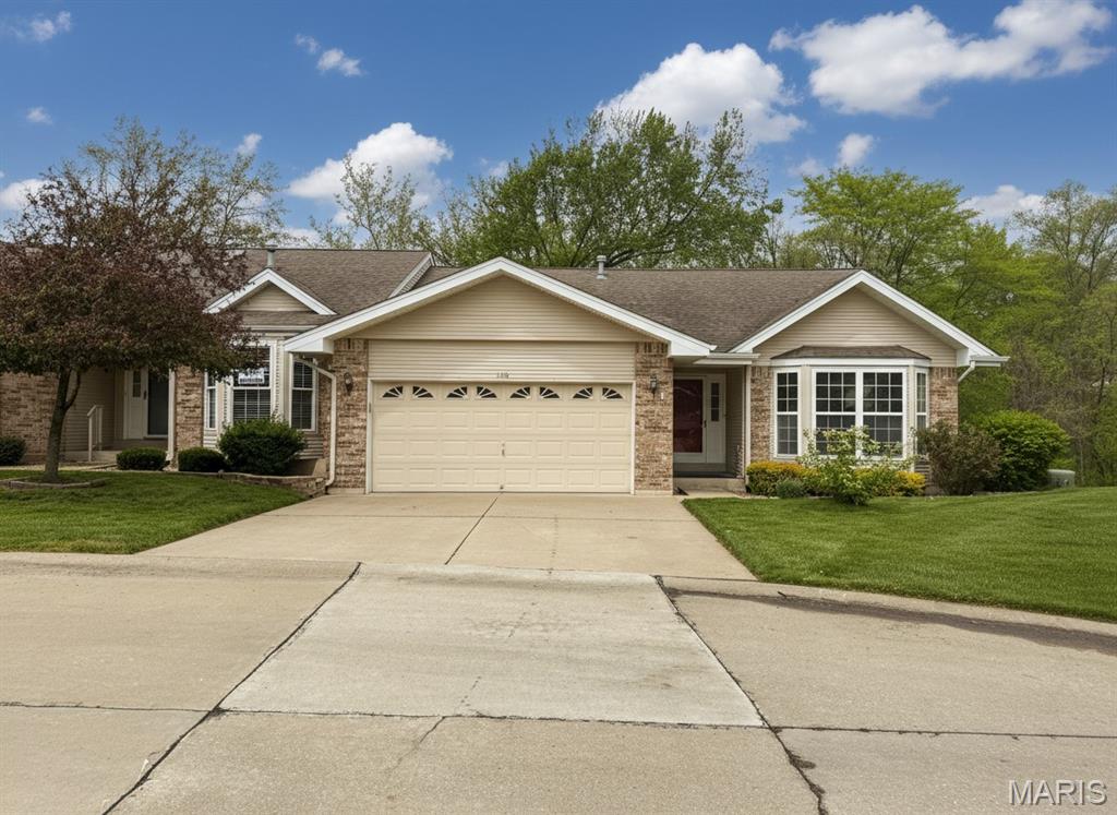 Pending villa at 904 Palmer Court