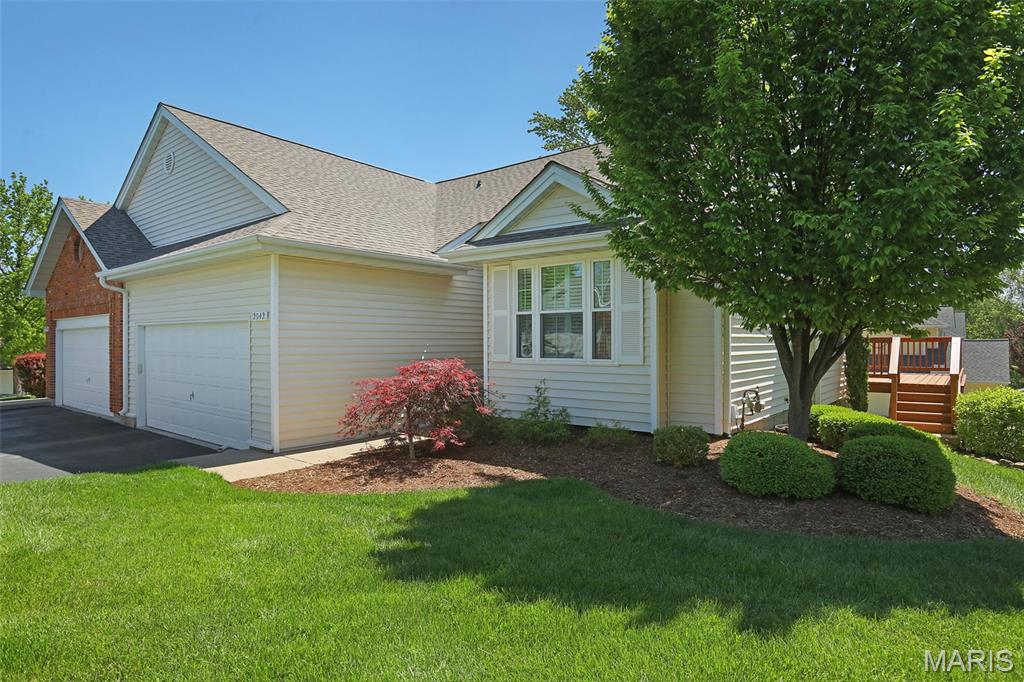 Pending villa at 2042 King Arthur Court