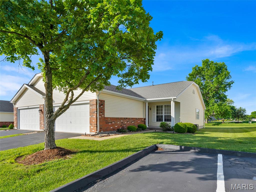 Pending villa at 16005 Rose Wreath Lane