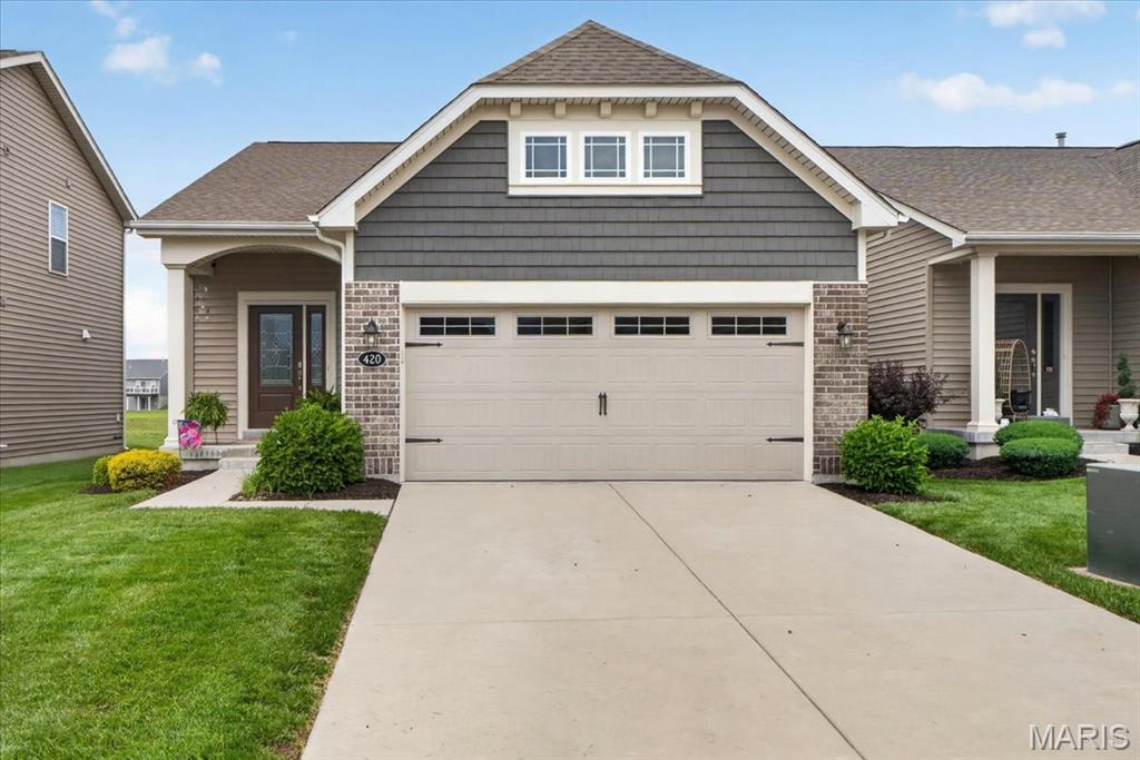 Pending villa at 420 Copperfield Court