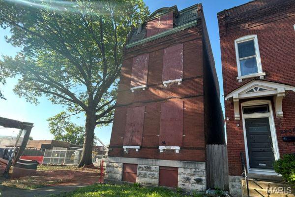 Fixer upper at 2806 Magnolia Avenue