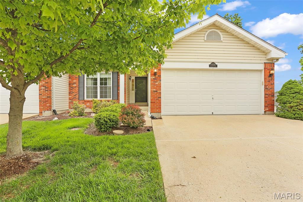 Pending villa at 10276 Highbury Lane