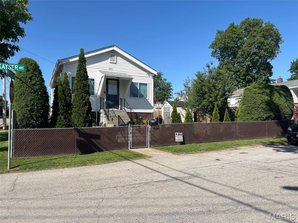 Coming soon fixer at 600 Kayser Avenue